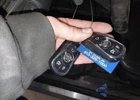 2017 Buick Lacrosse Essence z USA, uszkodzony, nr VIN 1G4ZP5SS8HU148637